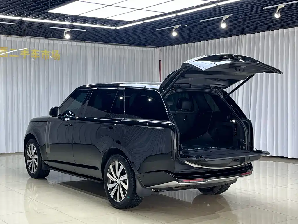 Land Rover Range Rover 2023 3.0 L6 400PS мест Long Wheelbase