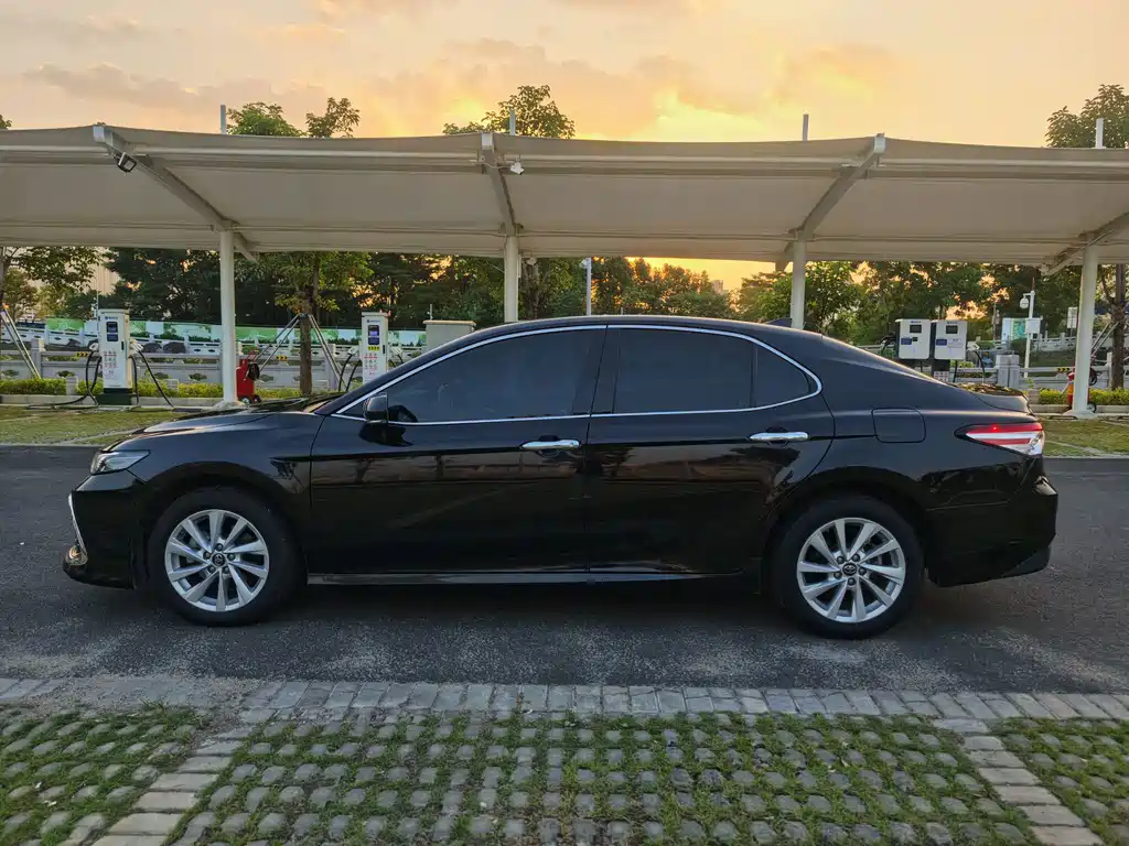 Toyota Camry — миниатюра 9