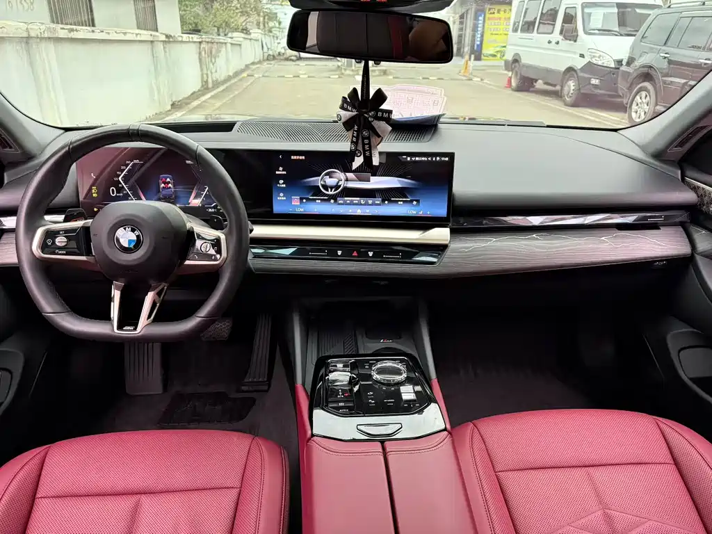 BMW 5 Series — миниатюра 14