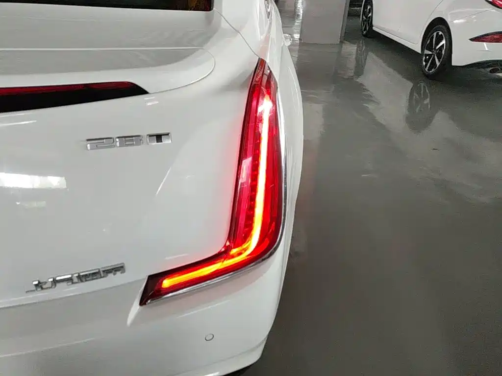 Cadillac XTS — миниатюра 8