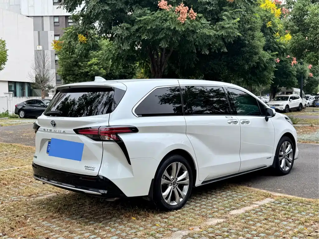 Toyota Sienna — миниатюра 4