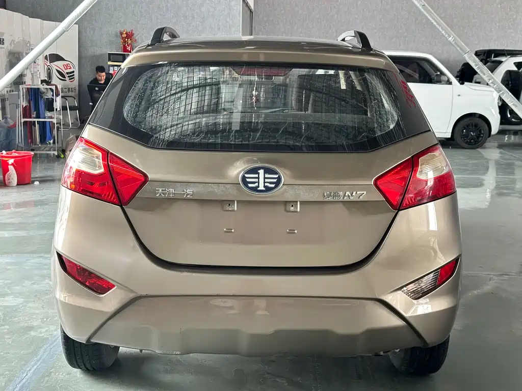 BYD Xia N7 N7 2013 1.3L MT Luxury