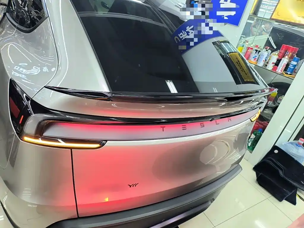 Tesla Model Y L — миниатюра 6