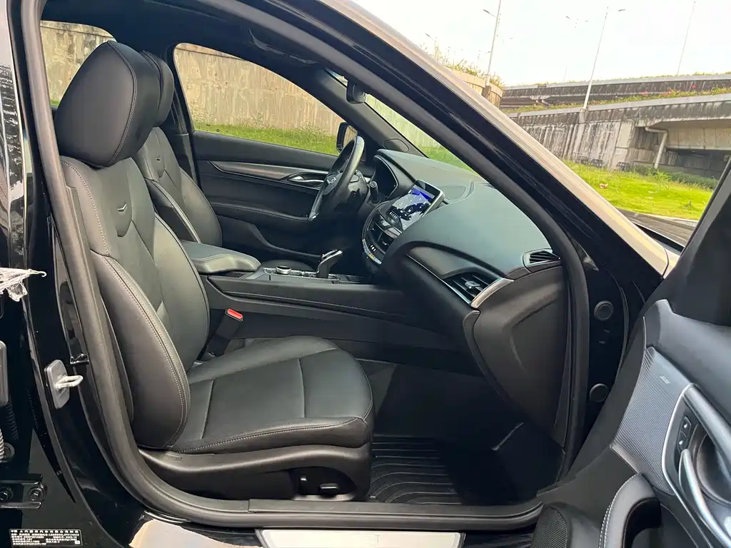 Cadillac CT5 — миниатюра 11