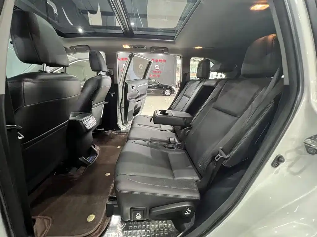 Toyota Highlander — миниатюра 6