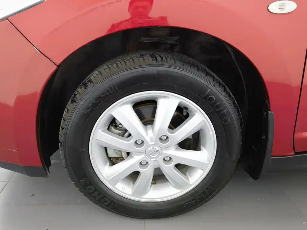 Nissan Tiida — миниатюра 17