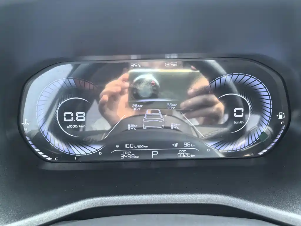 Geely Emgrand 2025 4 1.5L CVT Luxury