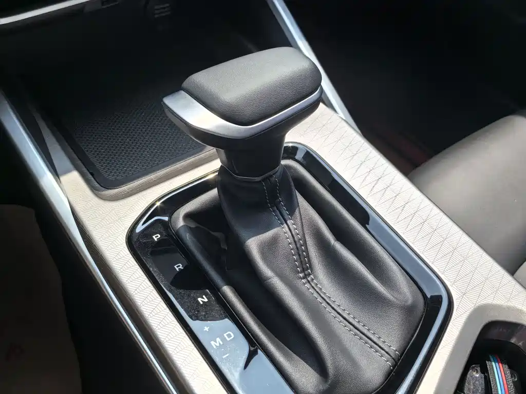 Geely Emgrand 2025 4 1.5L CVT Luxury