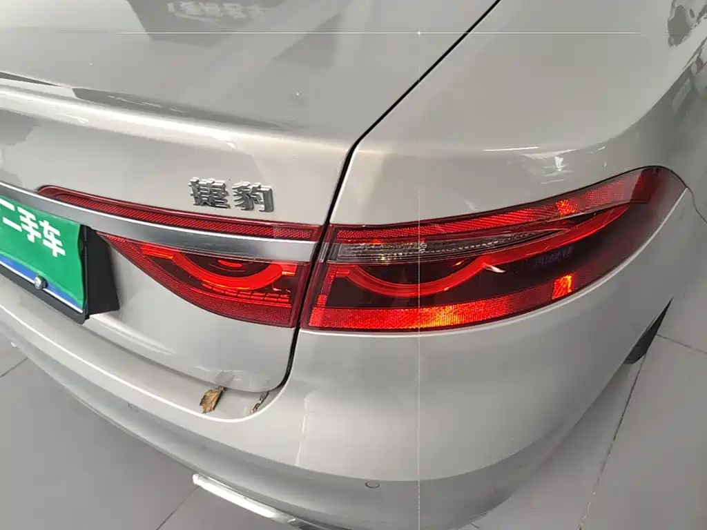 Jaguar XFL — миниатюра 8
