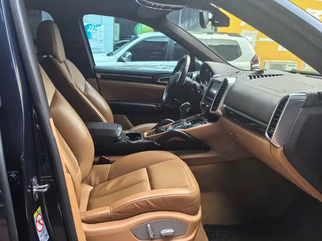 Porsche Cayenne — миниатюра 11