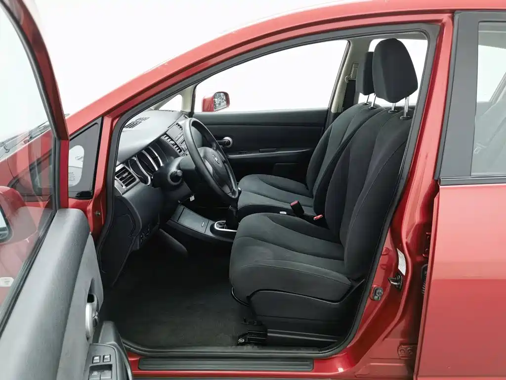 Nissan Tiida — миниатюра 10