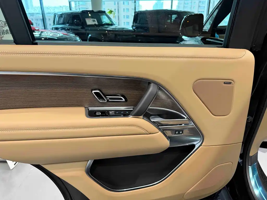 Land Rover Range Rover — миниатюра 14