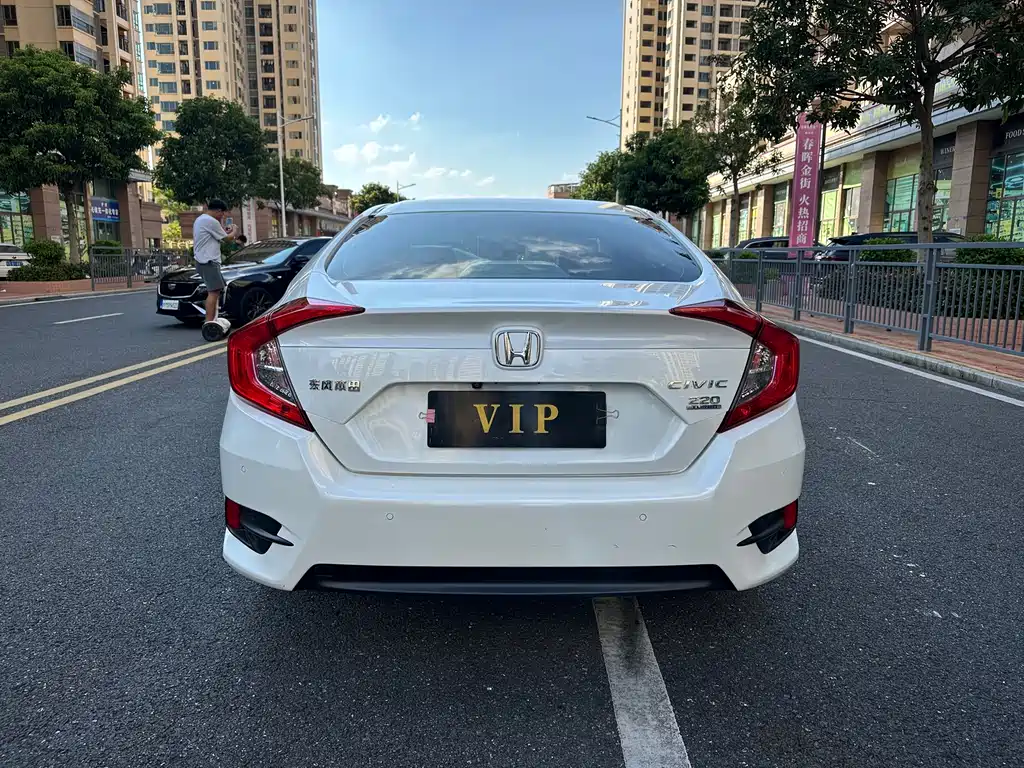 Honda Civic 2016 220TURBO CVT Luxury