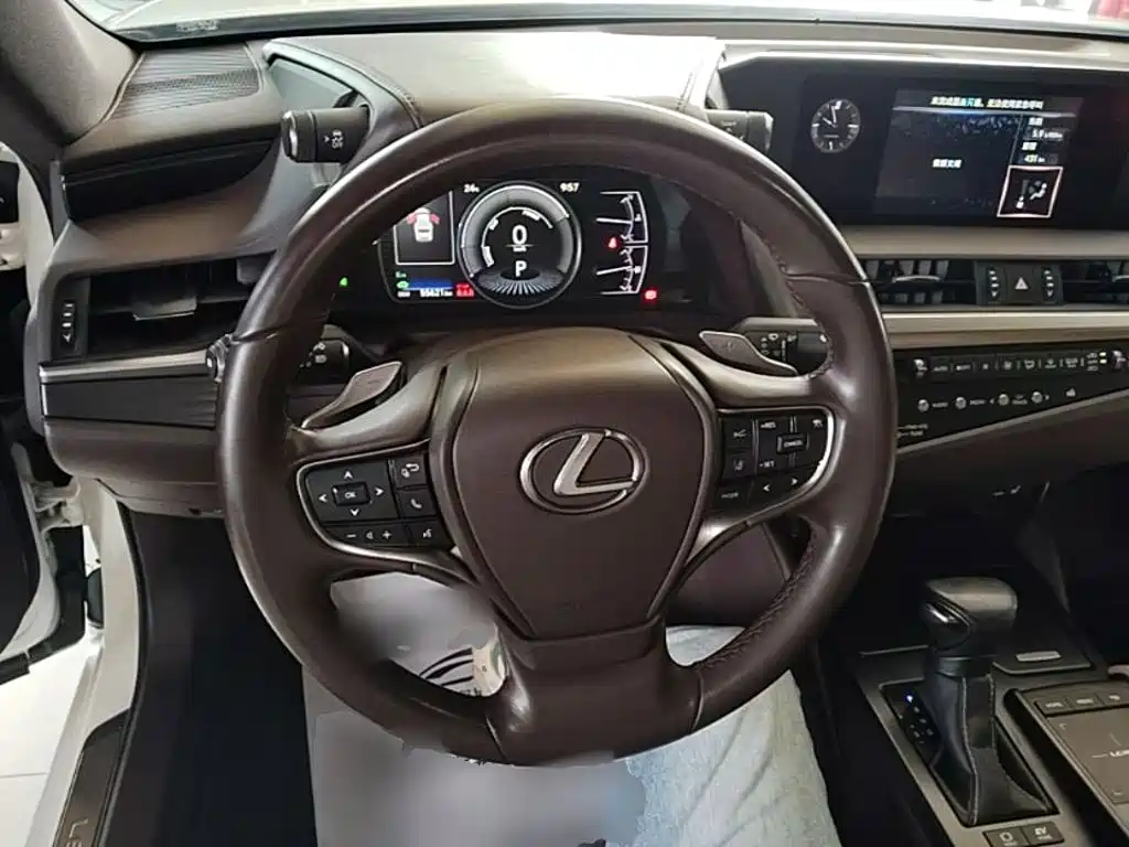 Lexus ES — миниатюра 11