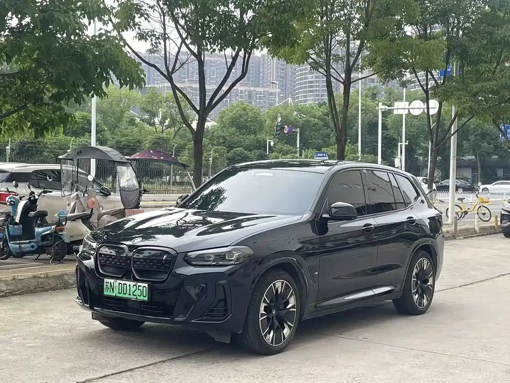 BMW iX3 2024 Create Leader Type