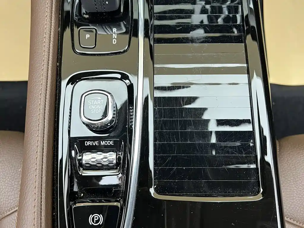Volvo S90 PHEV — миниатюра 22