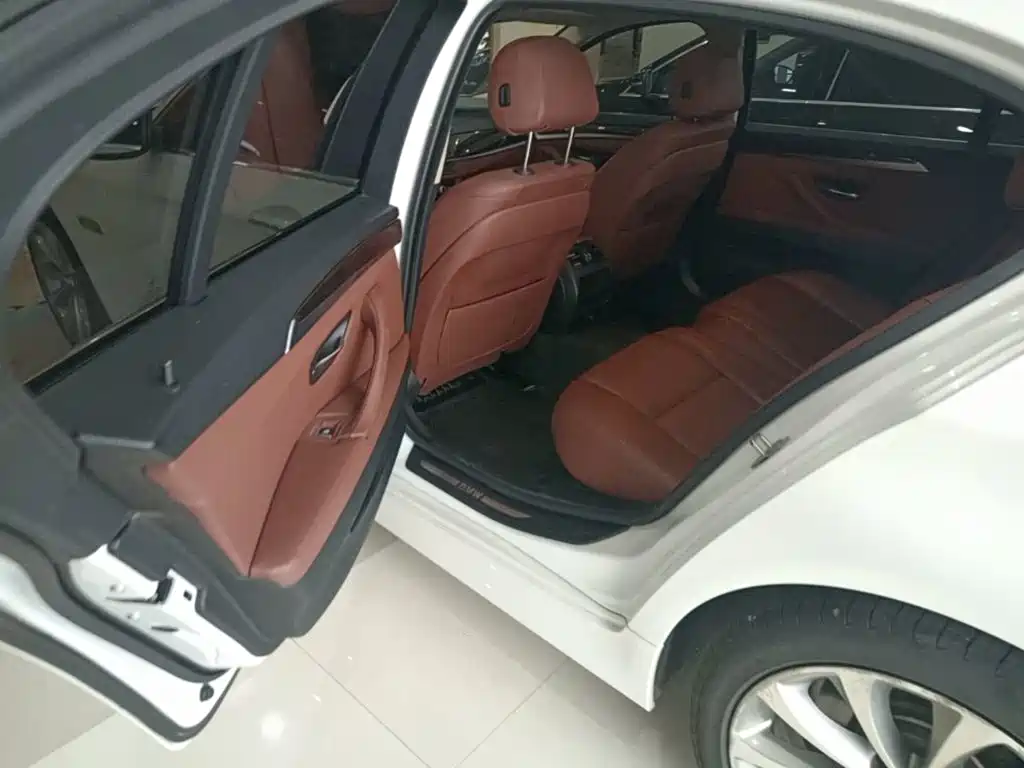 BMW 5 Series — миниатюра 17