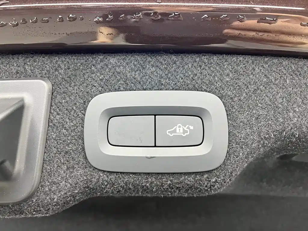 Volvo S90 PHEV — миниатюра 23