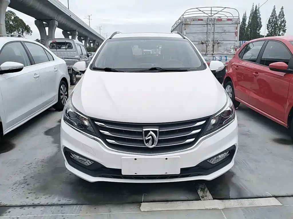 Baojun 310W — миниатюра 3