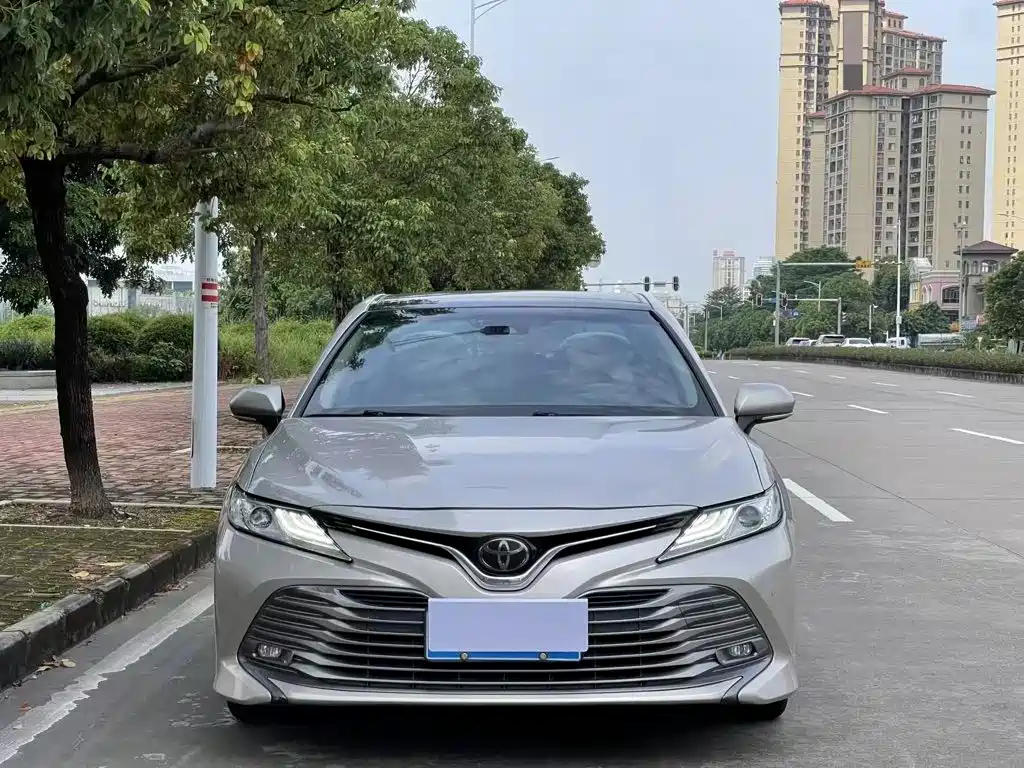 Toyota Camry — миниатюра 2