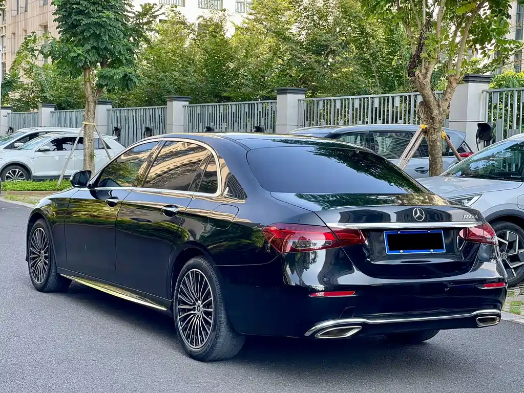 Mercedes-Benz E-Class — миниатюра 18