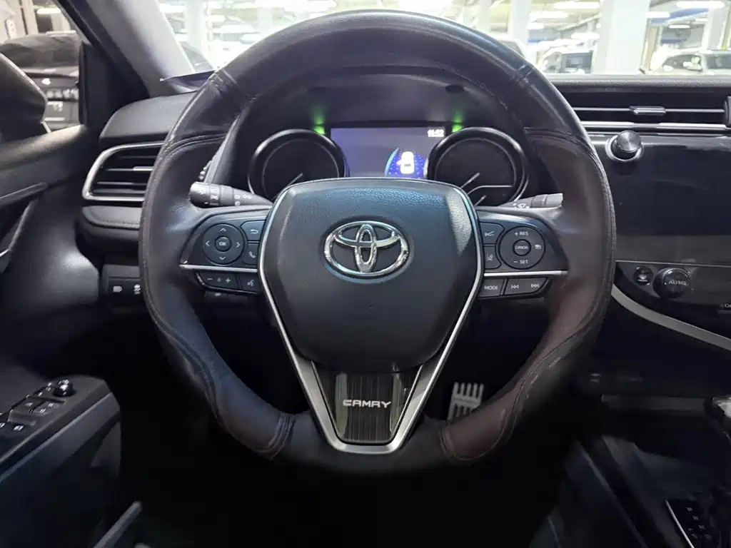 Toyota Camry — миниатюра 13