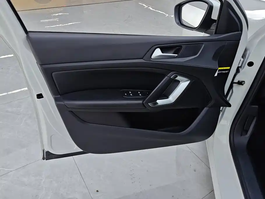 Peugeot 408 — миниатюра 7
