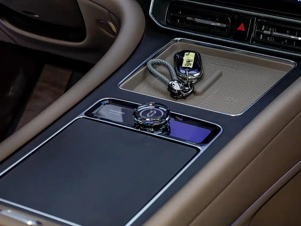 AITO ASK THE WORLD M9