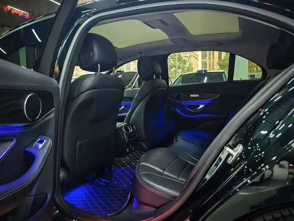 Mercedes-Benz C-Class — миниатюра 11