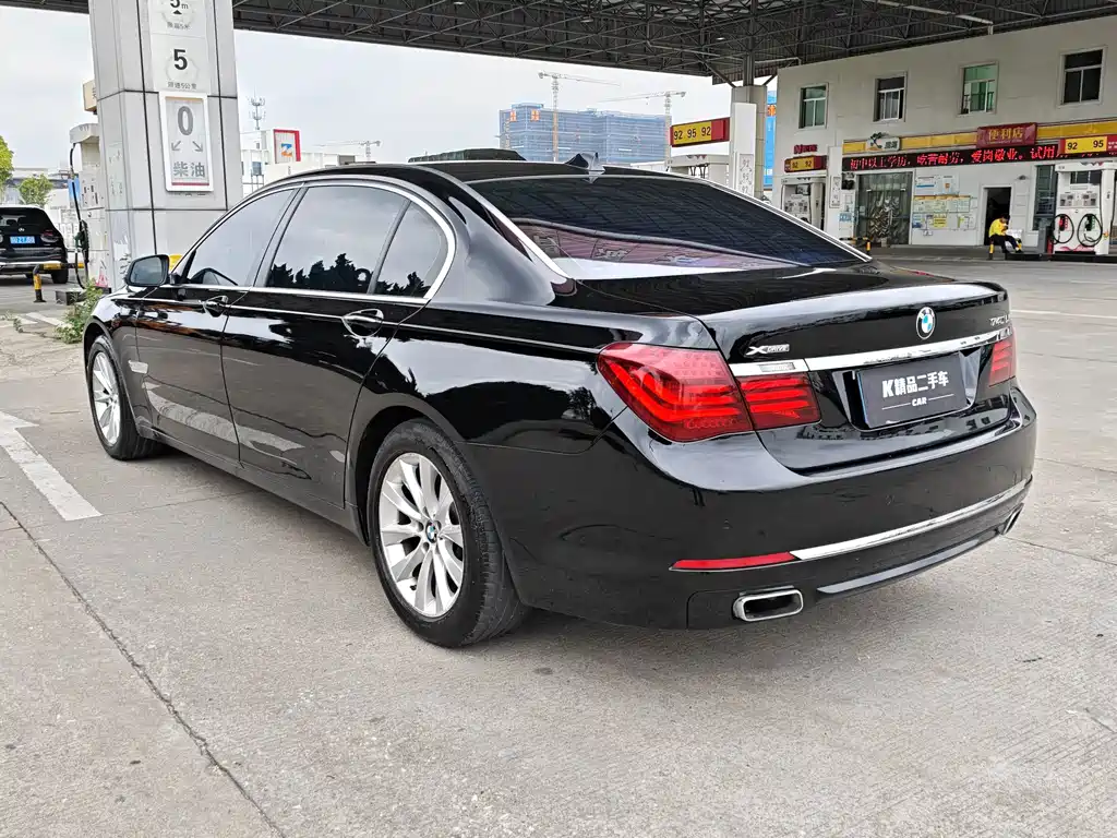 BMW 7 Series — миниатюра 7