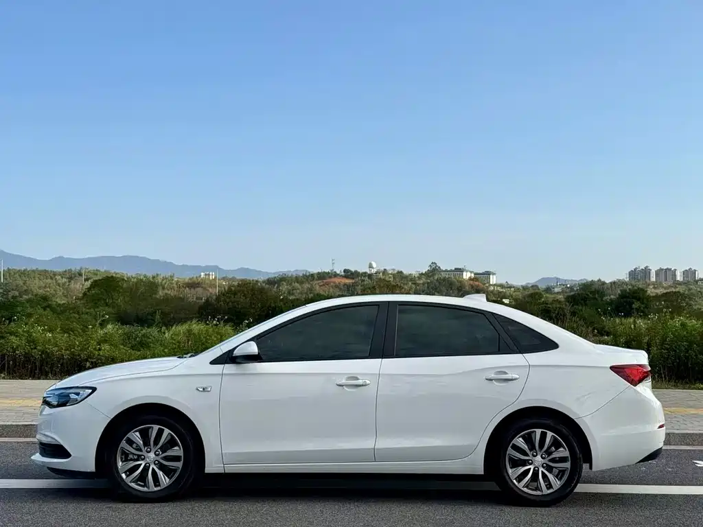 Buick Excelle — миниатюра 8