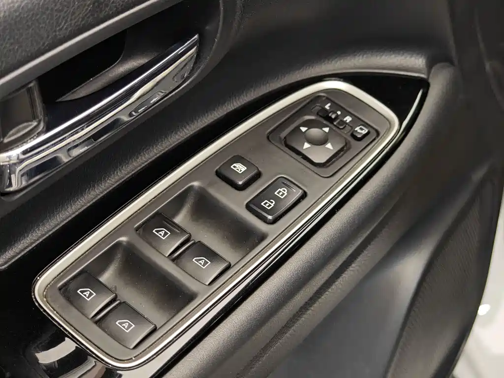 Mitsubishi Outlander 2019 2.4L 5 мест VI