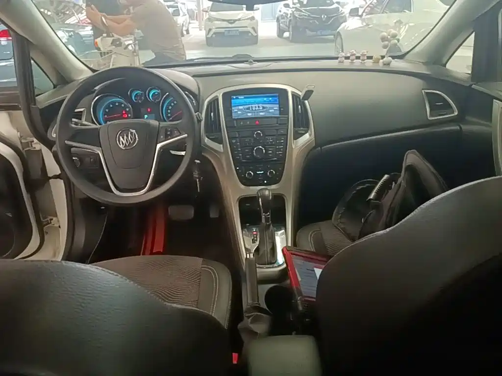 Buick Excelle — миниатюра 10