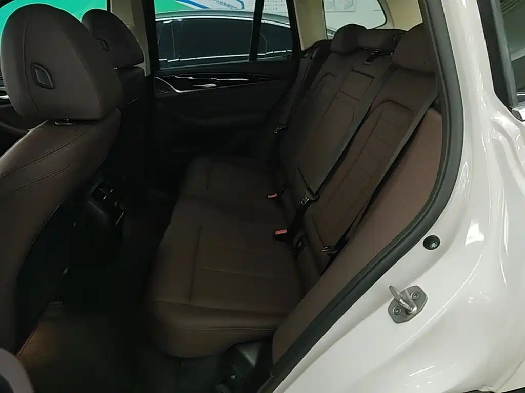 BMW iX3 — миниатюра 17