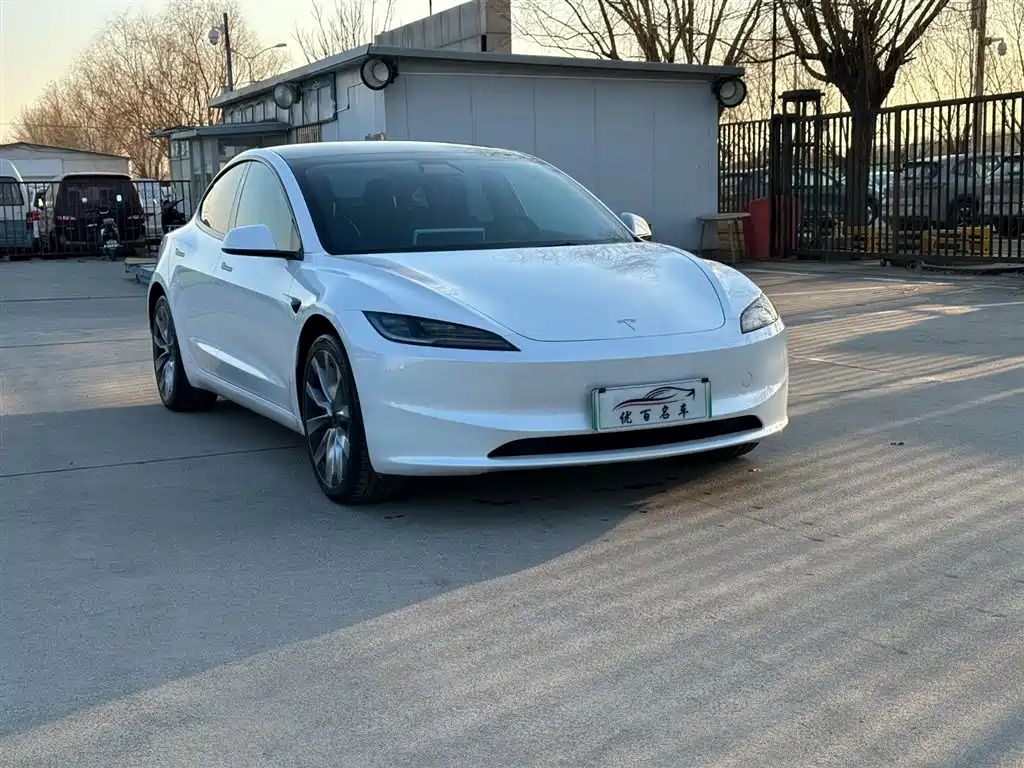 TESLA MODEL 3