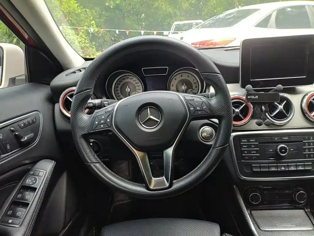 Mercedes-Benz GLA — миниатюра 11