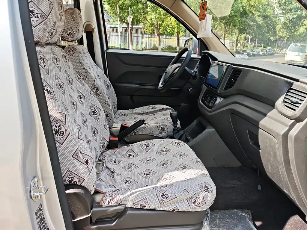 Wuling Hongguang V — миниатюра 10