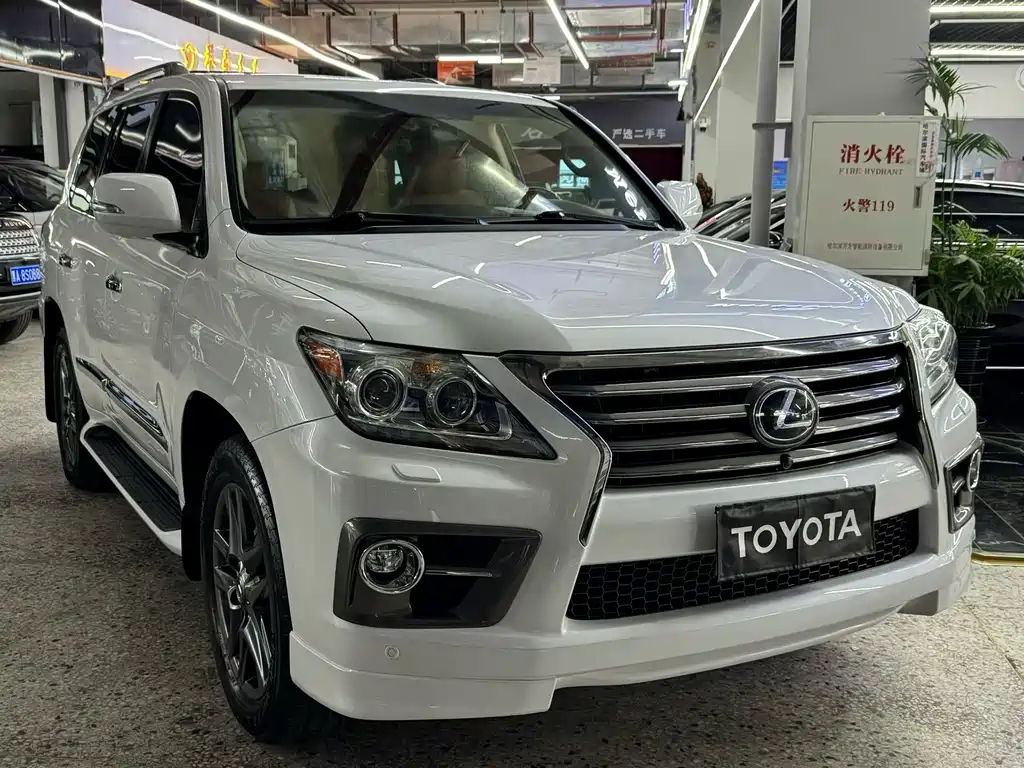 Lexus LX 2015