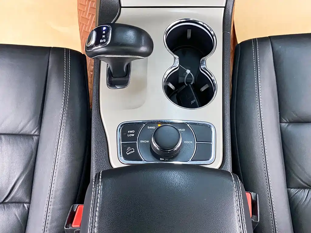 Jeep Grand Cherokee (Import) — миниатюра 18