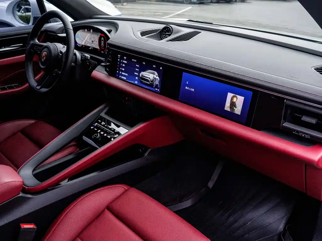 Porsche Macan EV — миниатюра 7