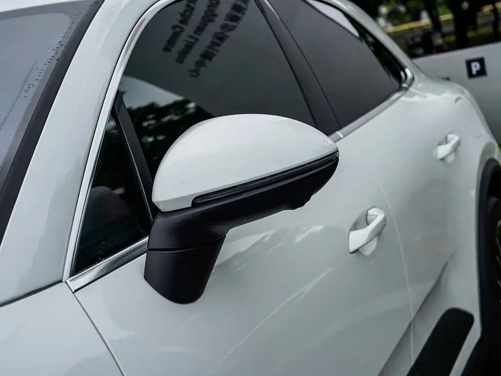 Porsche Macan EV — миниатюра 9