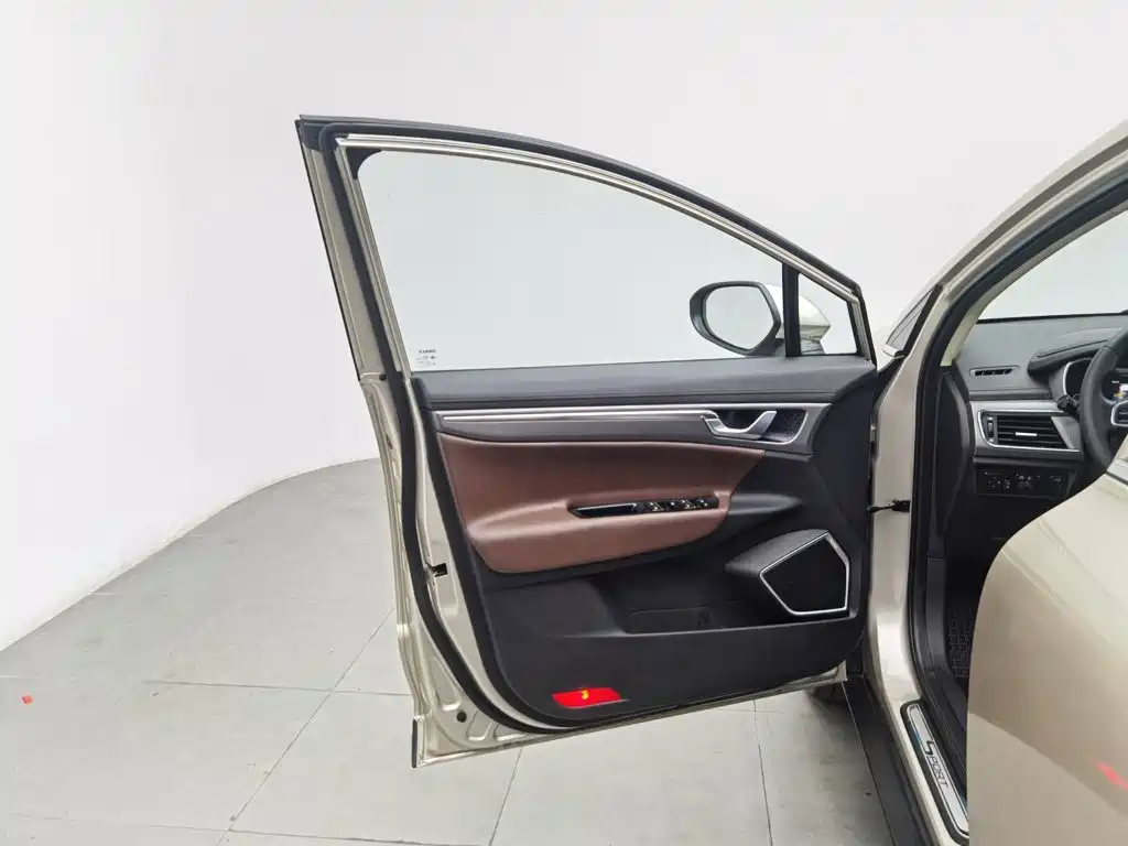 Geely Emgrand GS — миниатюра 8