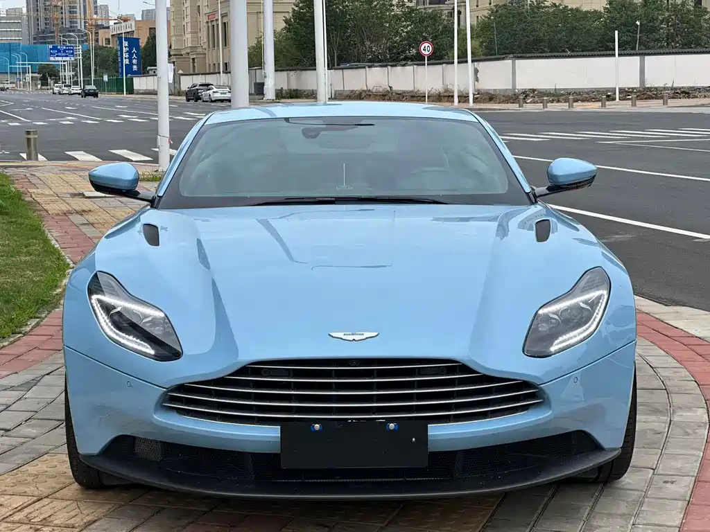 Aston Martin DB11 — миниатюра 2