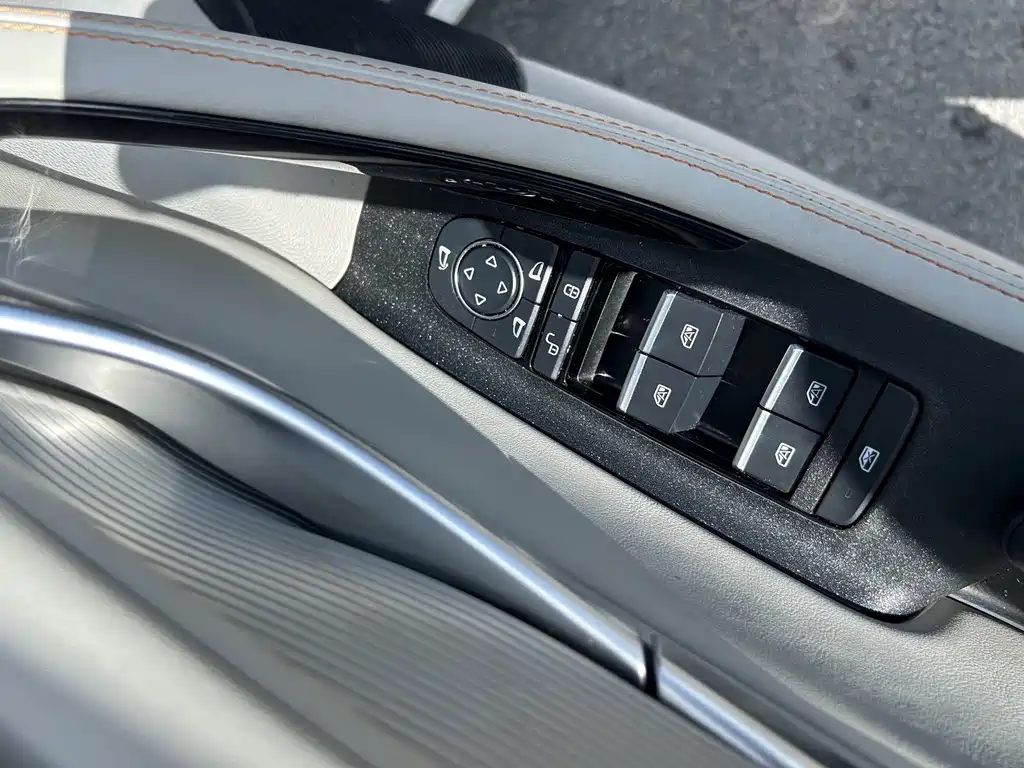 BYD PLUS New Energy — миниатюра 10