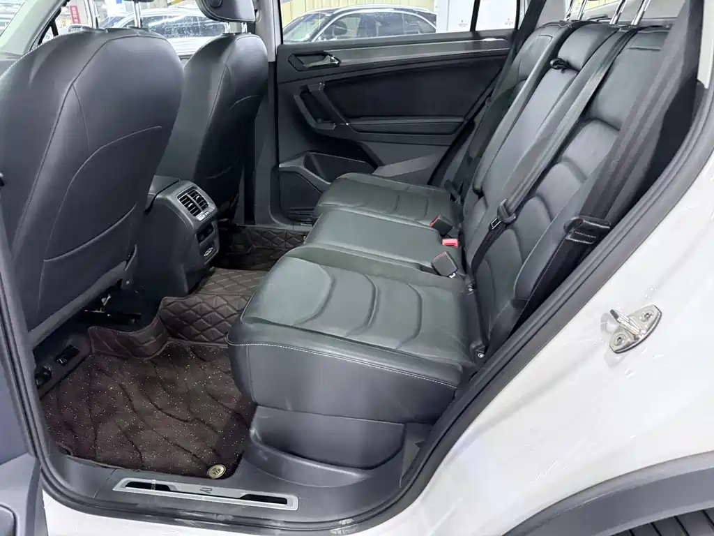 Volkswagen Tiguan L — миниатюра 10