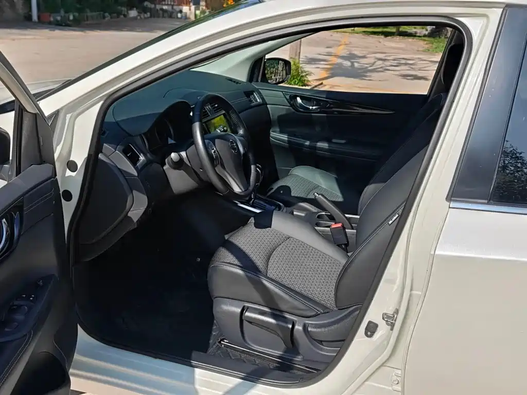Nissan Tiida — миниатюра 9