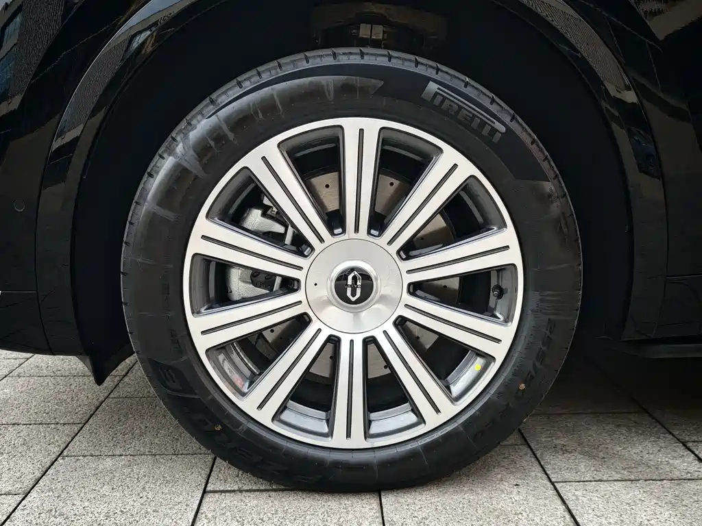 Aito M8 2025 Max+ 53.4kWh 5 мест (192 ）