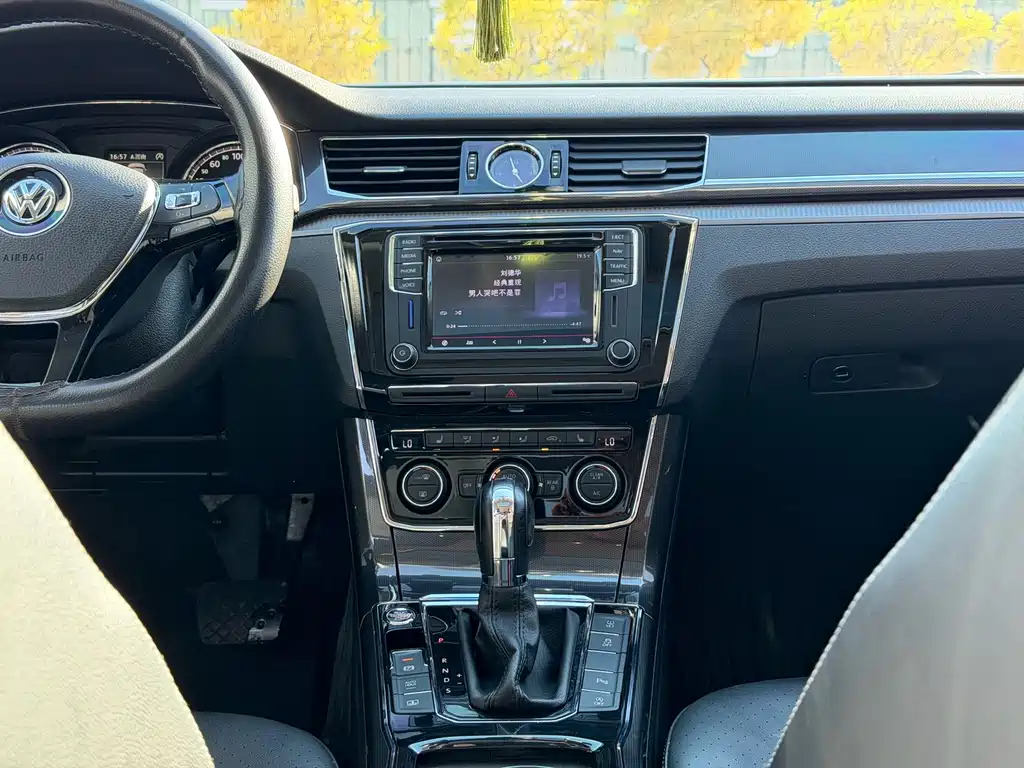 Volkswagen Passat — миниатюра 10