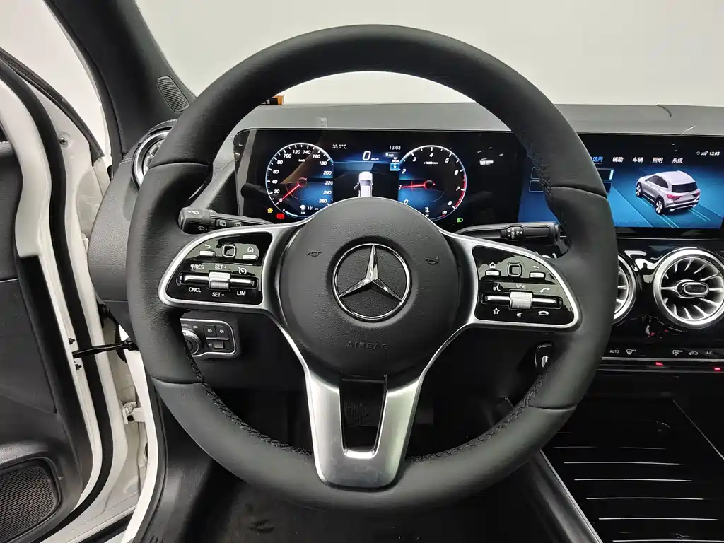 Mercedes-Benz GLA — миниатюра 16