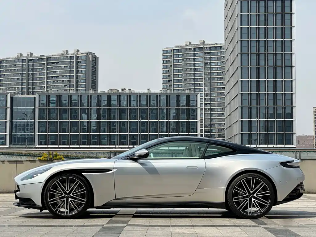Aston Martin DB11 — миниатюра 16